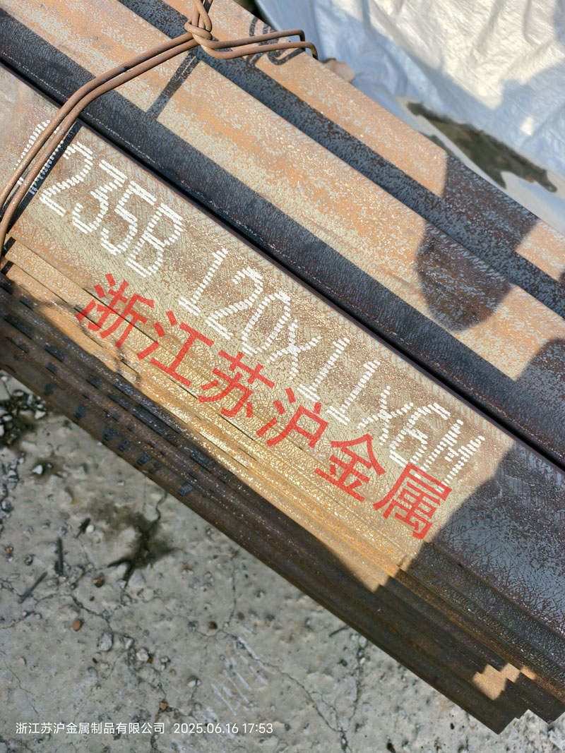 日標角鋼120*120*11毫米：結構中的可靠骨干